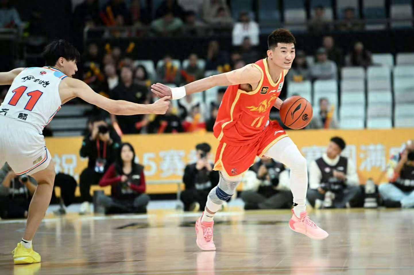 包含湖北男篮抢眼表现击败云南队，迎来胜利的词条