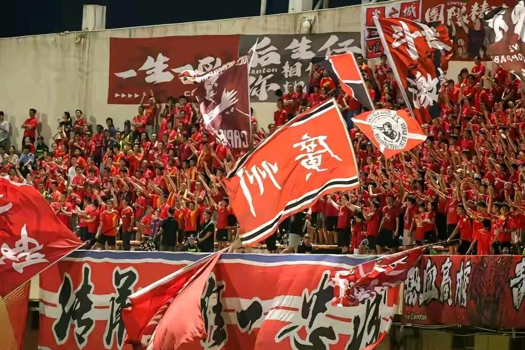 足球风云再起，球队意气风发的简单介绍