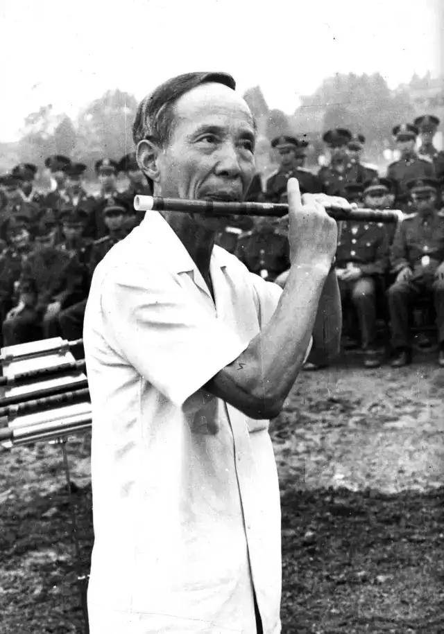 用实力征服观众，球员们在场上的表现令人赞叹(用实力征服观众,球员们在场上的表现令人赞叹的英文)