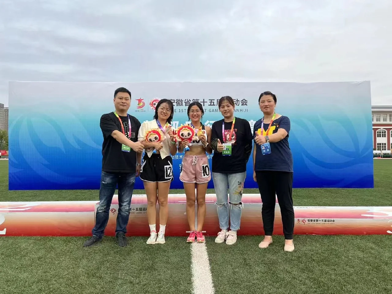 三亿体全站-包含韩城女足携手夺魁，再次破开冠军之门的词条