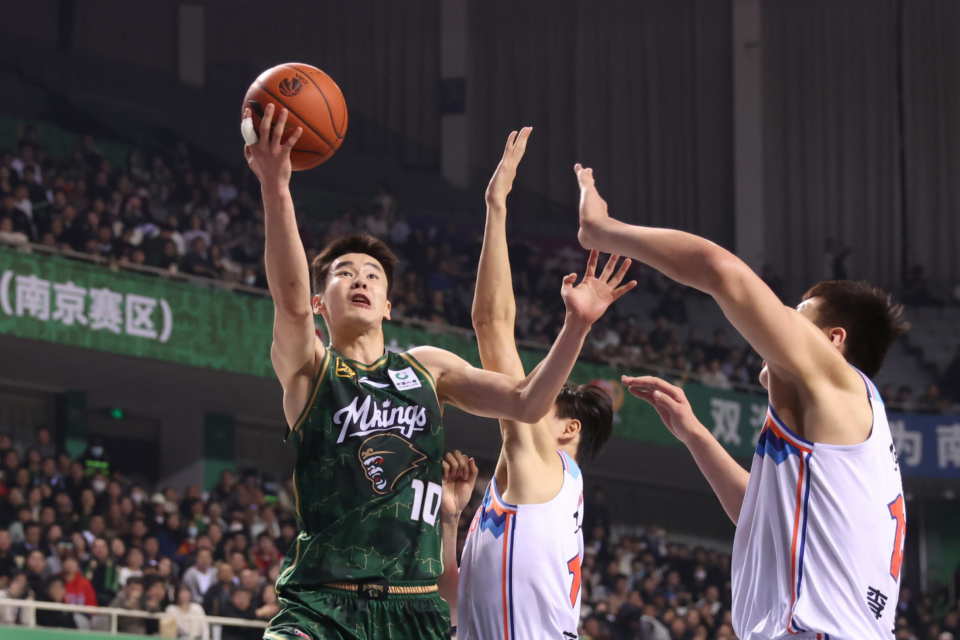 大连男篮挑战南京同曦，全队备战状态良好(大连男篮挑战南京同曦,全队备战状态良好了吗)