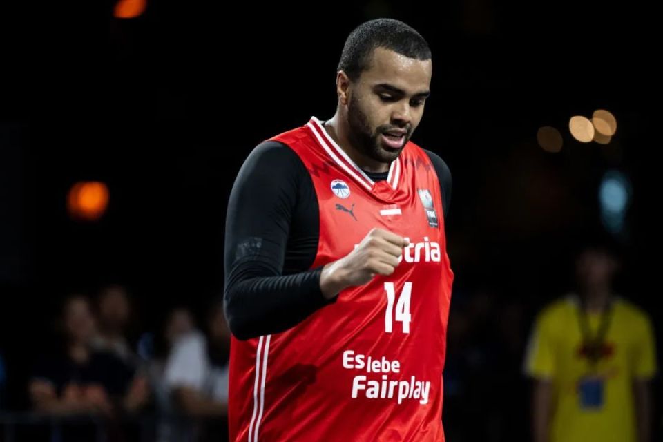 三亿体育平台-FIBA分享三篮世界杯瞬间：梦碎主场，他的泪水中夹杂着复杂情绪的简单介绍